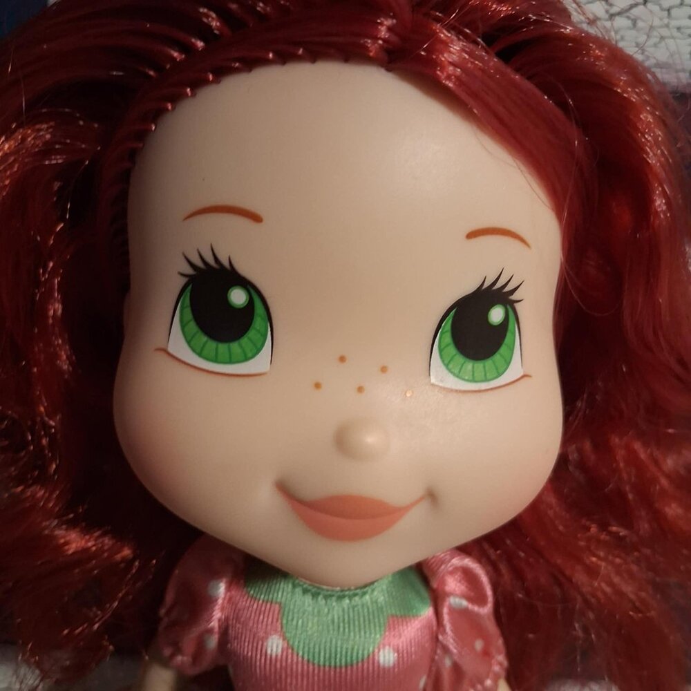 STRAWBERRY SHORTCAKE DOLL-10" HIGH -2008 - Picture 2 of 5